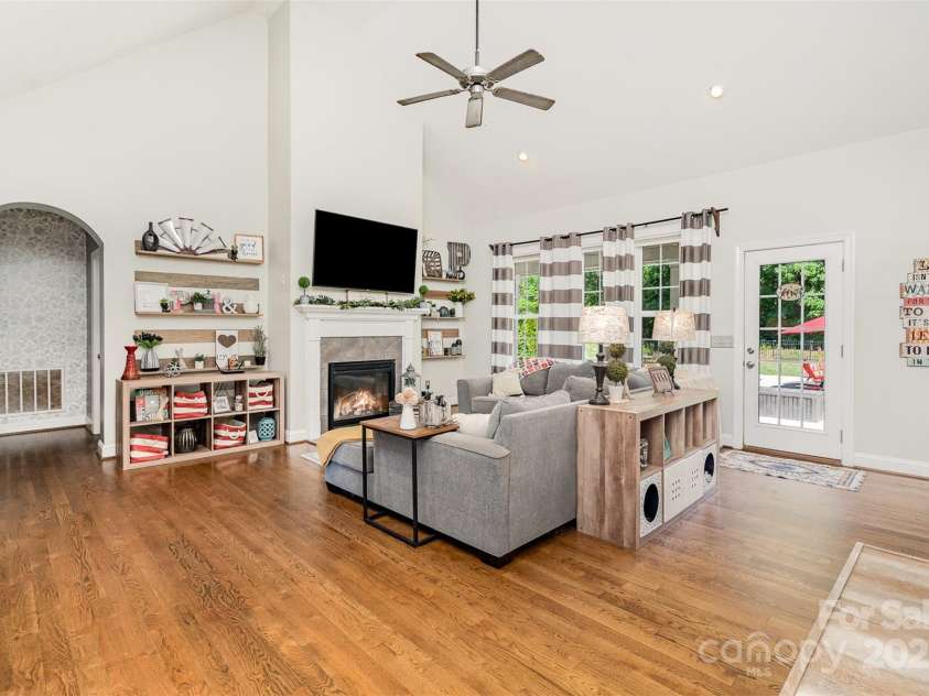 6603 Havencrest Drive, Denver, NC 28037.  MLS# CAR4254703, YatesRealty ID 17173. Livingroom