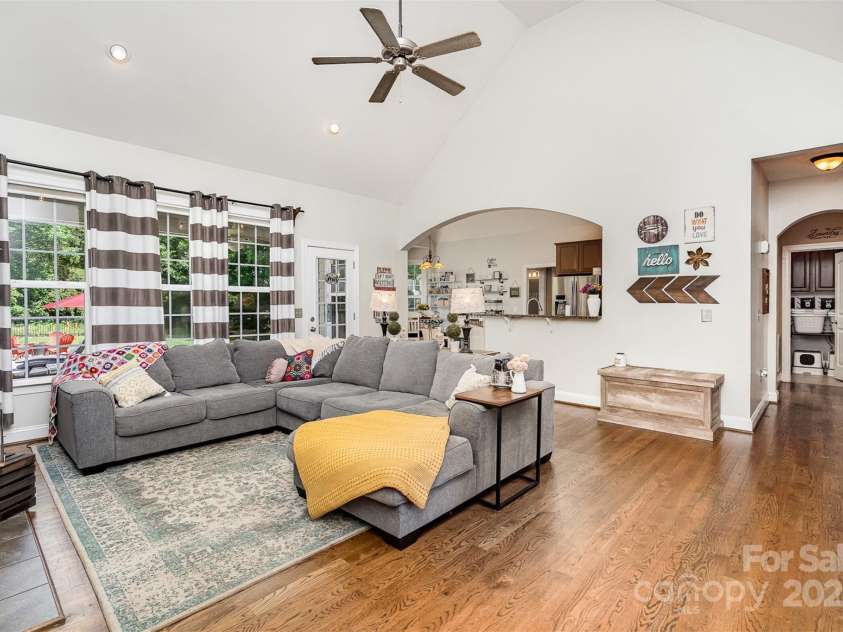 6603 Havencrest Drive, Denver, NC 28037.  MLS# CAR4254703, YatesRealty ID 17173. Livingroom