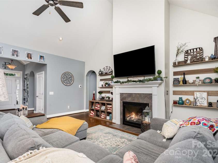 6603 Havencrest Drive, Denver, NC 28037.  MLS# CAR4254703, YatesRealty ID 17173. Livingroom