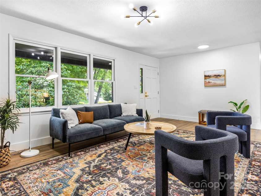 3 Acorn Road, Asheville, NC 28804.  MLS# CAR4277368, YatesRealty ID 17174. 