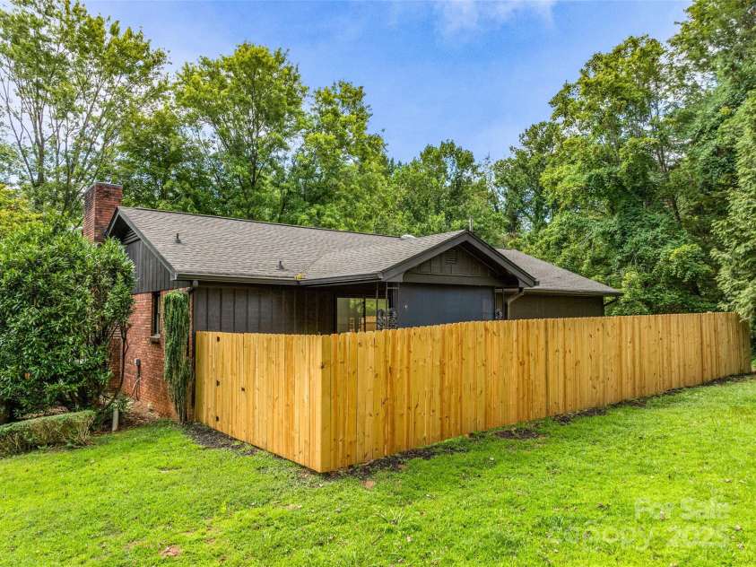 3 Acorn Road, Asheville, NC 28804.  MLS# CAR4277368, YatesRealty ID 17174. 