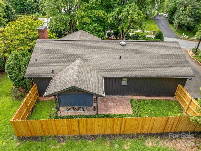 3 Acorn Road, Asheville, NC 28804.  MLS# CAR4277368, YatesRealty ID 17174. 