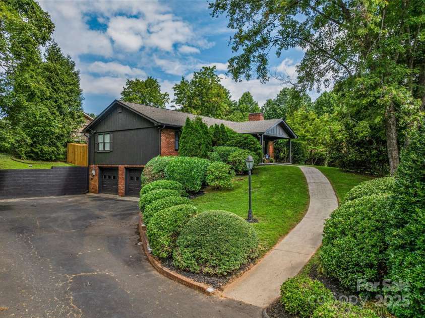 3 Acorn Road, Asheville, NC 28804.  MLS# CAR4277368, YatesRealty ID 17174. 