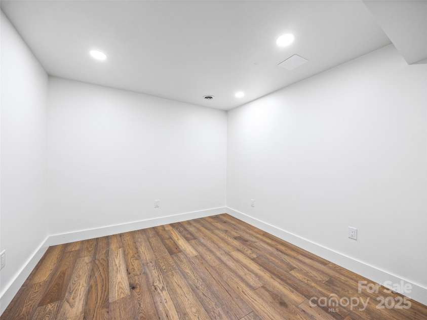 3 Acorn Road, Asheville, NC 28804.  MLS# CAR4277368, YatesRealty ID 17174. Downstairs bonus space.