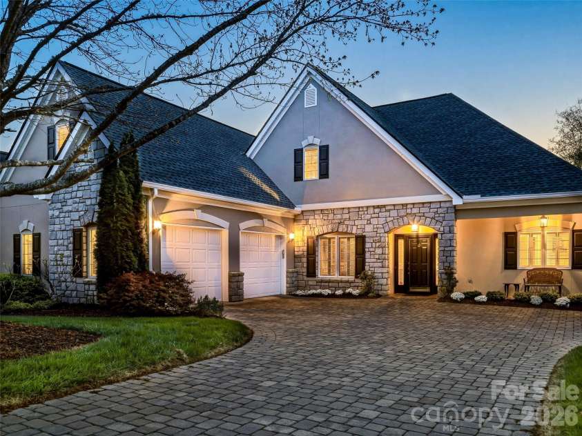33 Tiverton Lane, Asheville, NC 28803.  MLS# CAR4370215, YatesRealty ID 17174. 