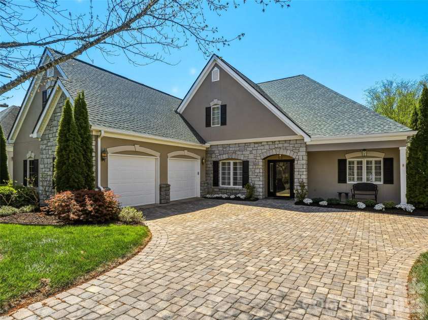 33 Tiverton Lane, Asheville, NC 28803.  MLS# CAR4370215, YatesRealty ID 17174. 