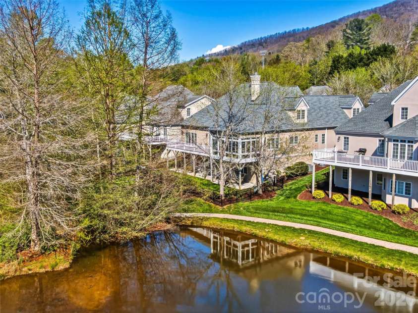 33 Tiverton Lane, Asheville, NC 28803.  MLS# CAR4370215, YatesRealty ID 17174. 