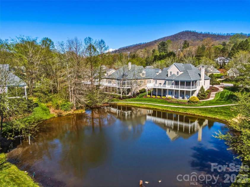 33 Tiverton Lane, Asheville, NC 28803.  MLS# CAR4370215, YatesRealty ID 17174. 