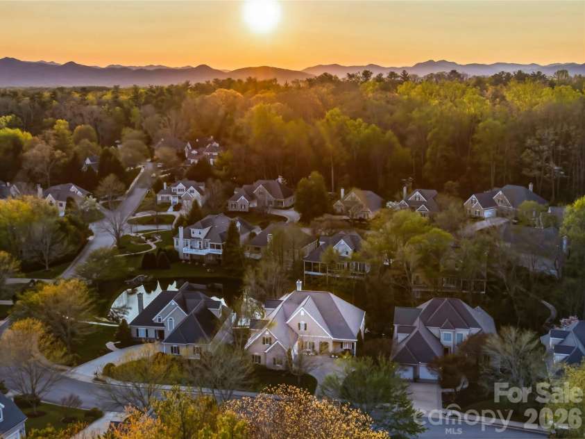 33 Tiverton Lane, Asheville, NC 28803.  MLS# CAR4370215, YatesRealty ID 17174. 