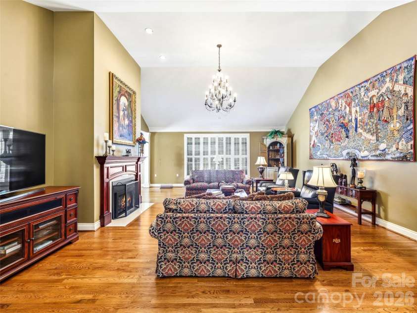 33 Tiverton Lane, Asheville, NC 28803.  MLS# CAR4370215, YatesRealty ID 17174. 