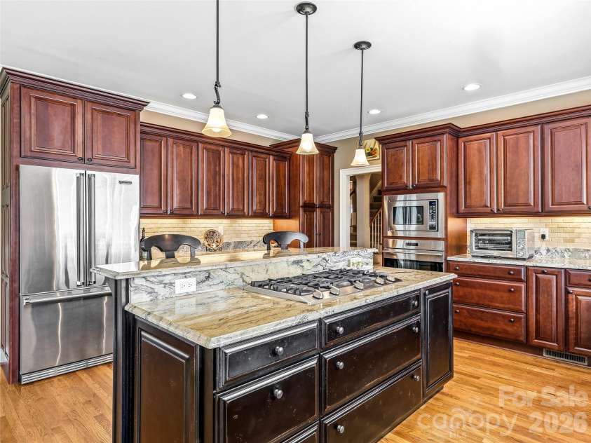33 Tiverton Lane, Asheville, NC 28803.  MLS# CAR4370215, YatesRealty ID 17174. 
