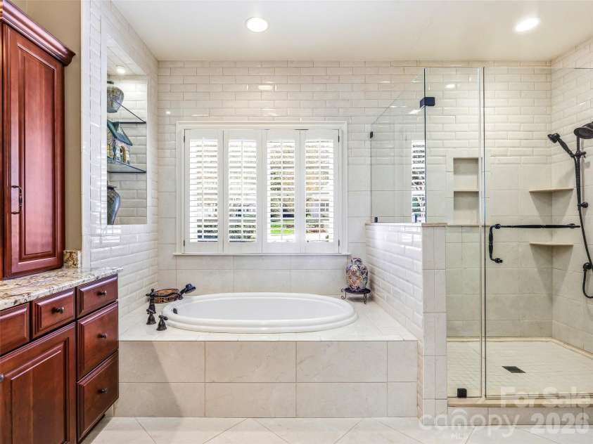 33 Tiverton Lane, Asheville, NC 28803.  MLS# CAR4370215, YatesRealty ID 17174. 