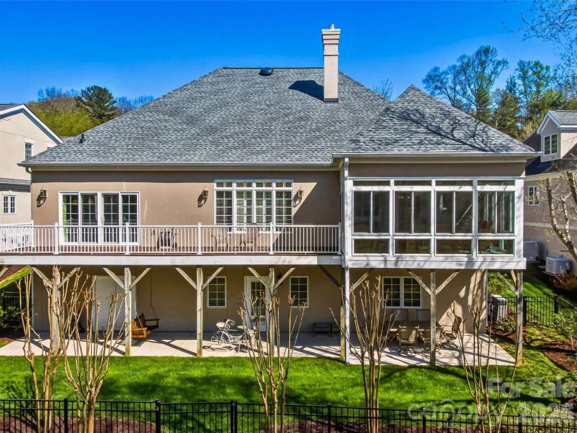 33 Tiverton Lane, Asheville, NC 28803.  MLS# CAR4370215, YatesRealty ID 17174. 