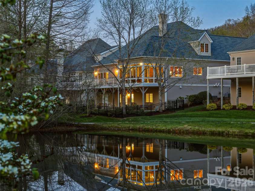 33 Tiverton Lane, Asheville, NC 28803.  MLS# CAR4370215, YatesRealty ID 17174. 