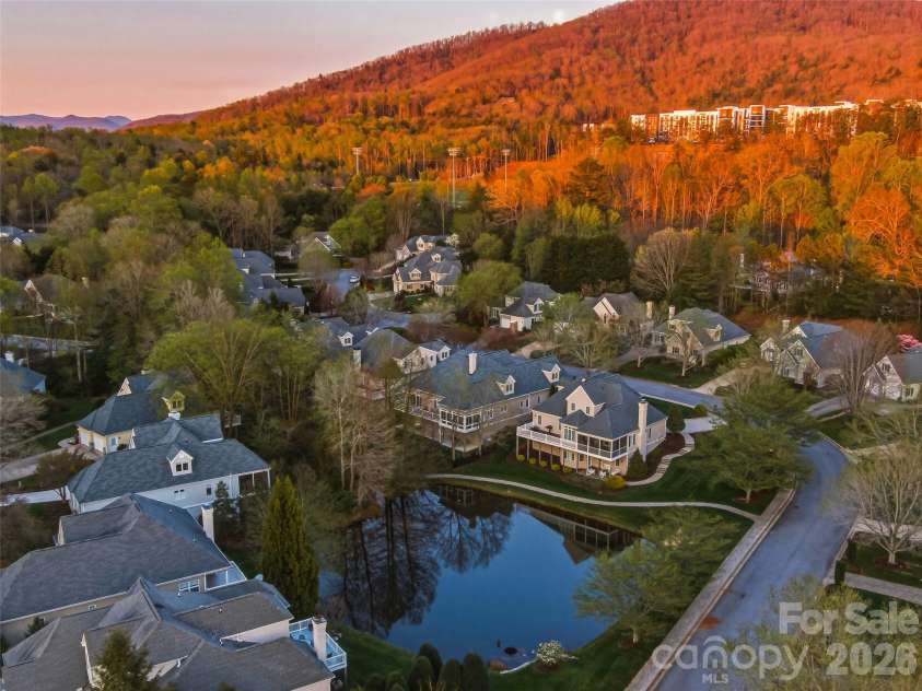 33 Tiverton Lane, Asheville, NC 28803.  MLS# CAR4370215, YatesRealty ID 17174. 