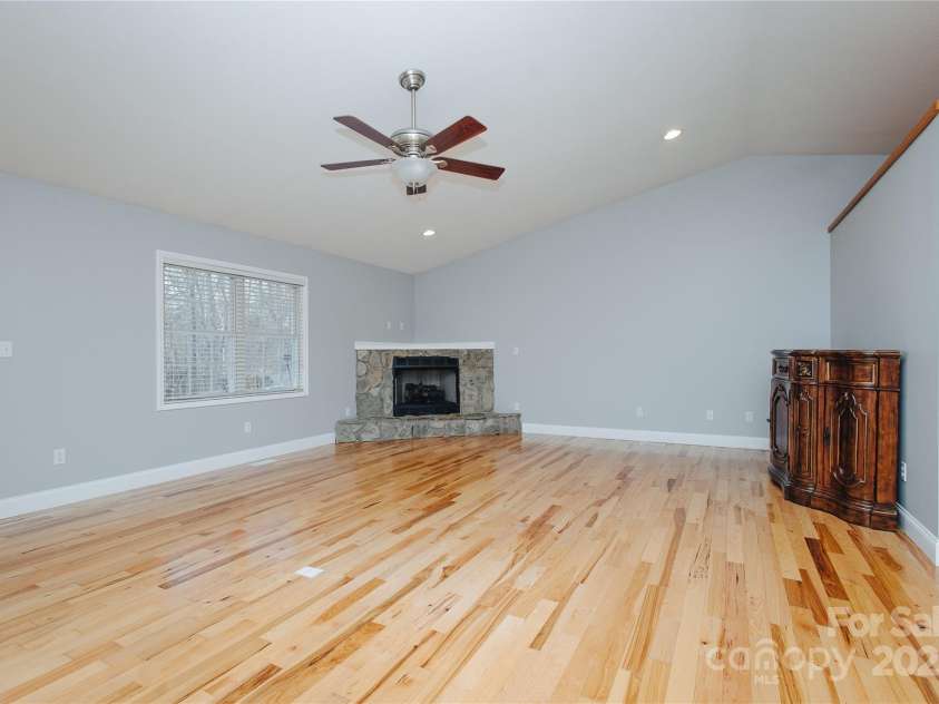 89 Bobcat Path, Marion, NC 28752.  MLS# CAR4322653, YatesRealty ID 17177. 