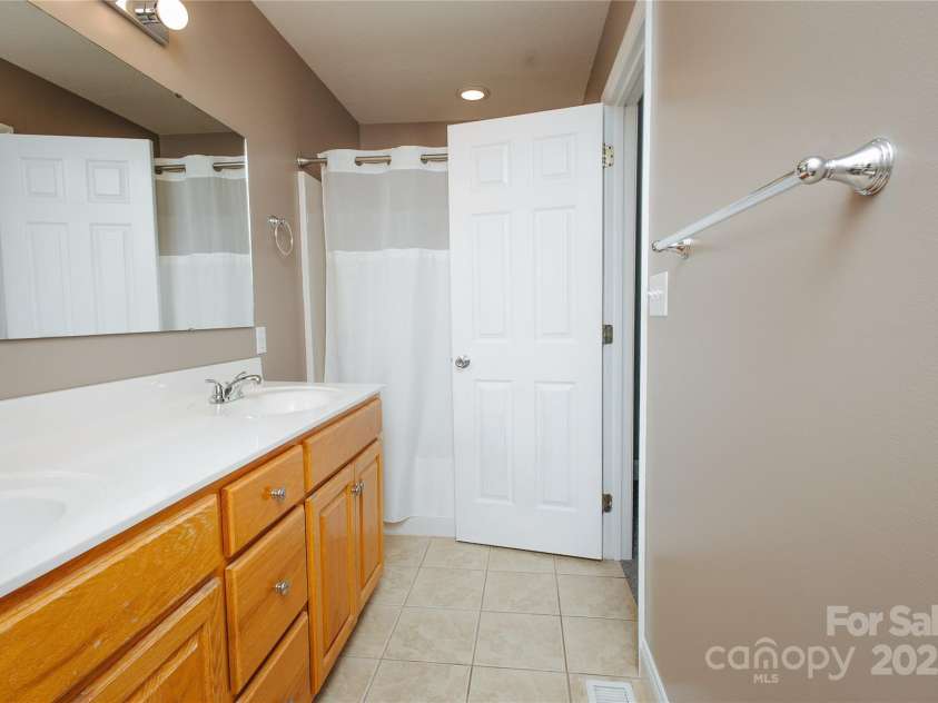 89 Bobcat Path, Marion, NC 28752.  MLS# CAR4322653, YatesRealty ID 17177. 