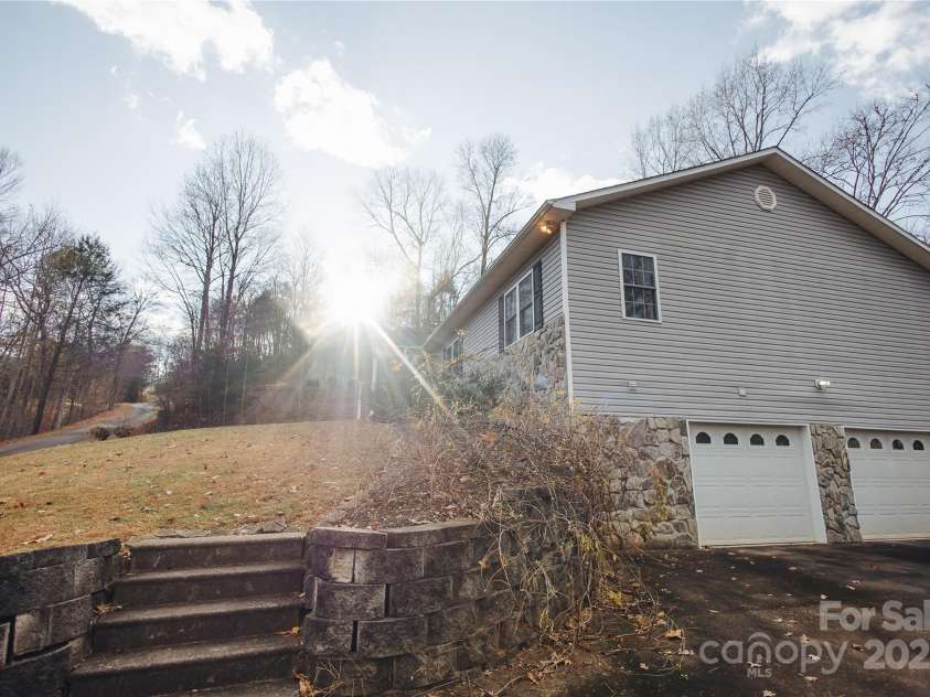 89 Bobcat Path, Marion, NC 28752.  MLS# CAR4322653, YatesRealty ID 17177. 