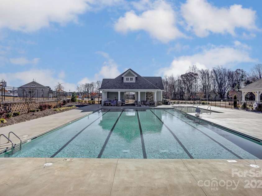 8042 Downy Oak Lane, Charlotte, NC 28269.  MLS# CAR4243405, YatesRealty ID 17178. 