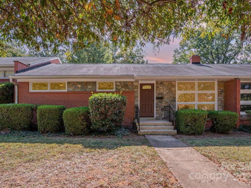 1015 Andover Road, Charlotte, NC 28211.  MLS# CAR4313670, YatesRealty ID 1718. 