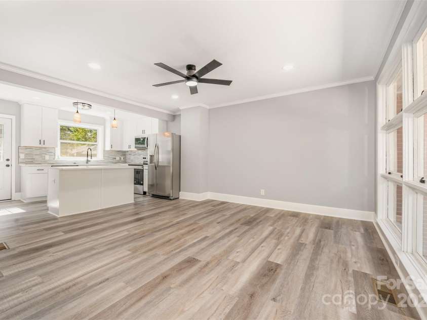 1015 Andover Road, Charlotte, NC 28211.  MLS# CAR4313670, YatesRealty ID 1718. 