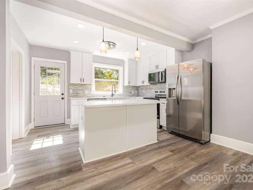 1015 Andover Road, Charlotte, NC 28211.  MLS# CAR4313670, YatesRealty ID 1718. 