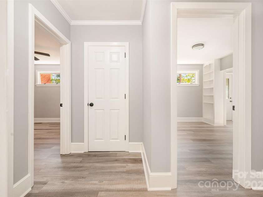 1015 Andover Road, Charlotte, NC 28211.  MLS# CAR4313670, YatesRealty ID 1718. 