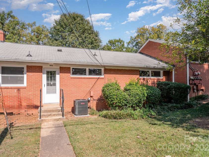 1015 Andover Road, Charlotte, NC 28211.  MLS# CAR4313670, YatesRealty ID 1718. 