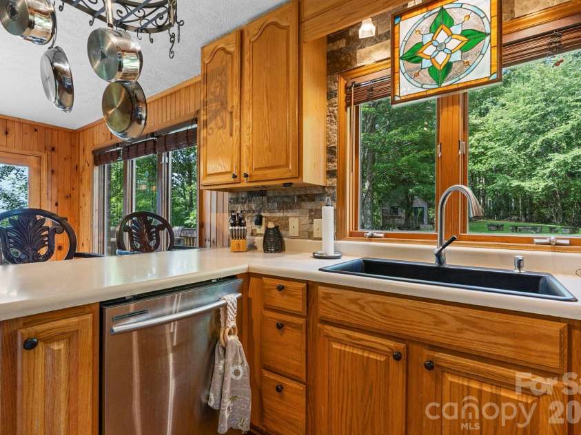 4415 Laurel Ridge Drive, Lenoir, NC 28645.  MLS# CAR4290774, YatesRealty ID 1718. 