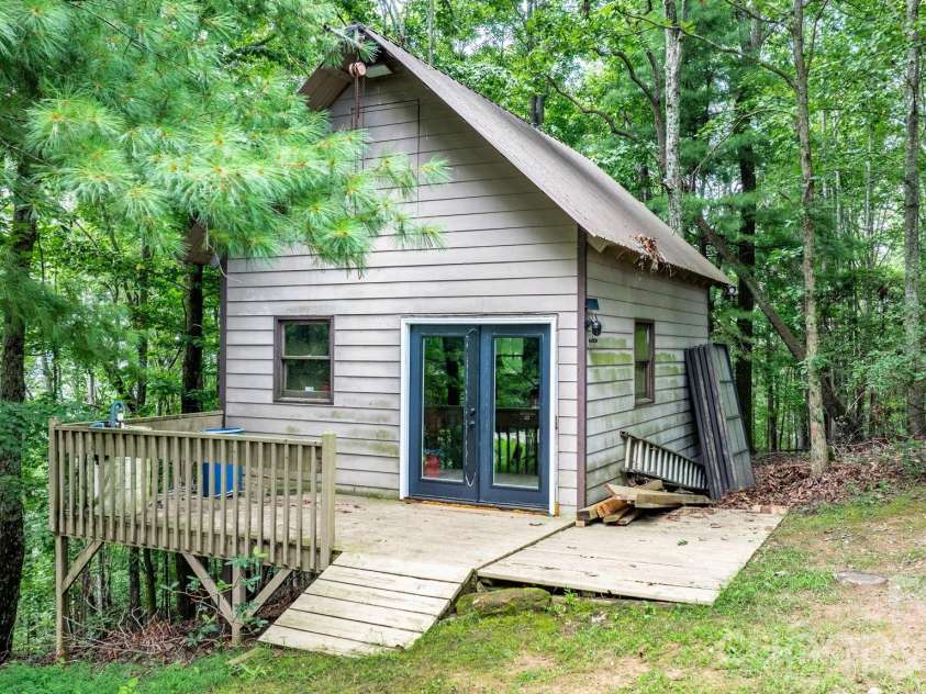 4415 Laurel Ridge Drive, Lenoir, NC 28645.  MLS# CAR4290774, YatesRealty ID 1718. 