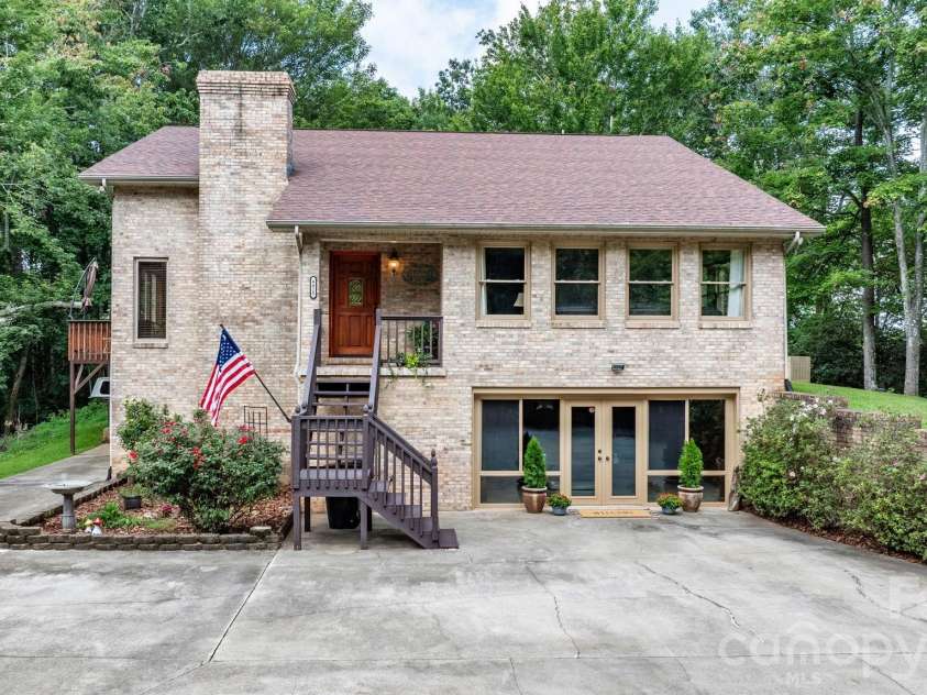 4415 Laurel Ridge Drive, Lenoir, NC 28645.  MLS# CAR4290774, YatesRealty ID 1718. 