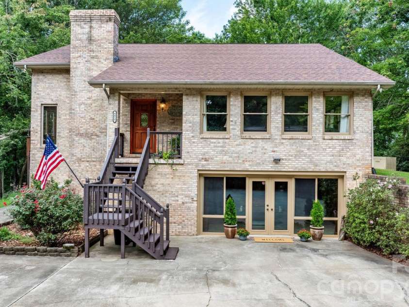 4415 Laurel Ridge Drive, Lenoir, NC 28645.  MLS# CAR4290774, YatesRealty ID 1718. 