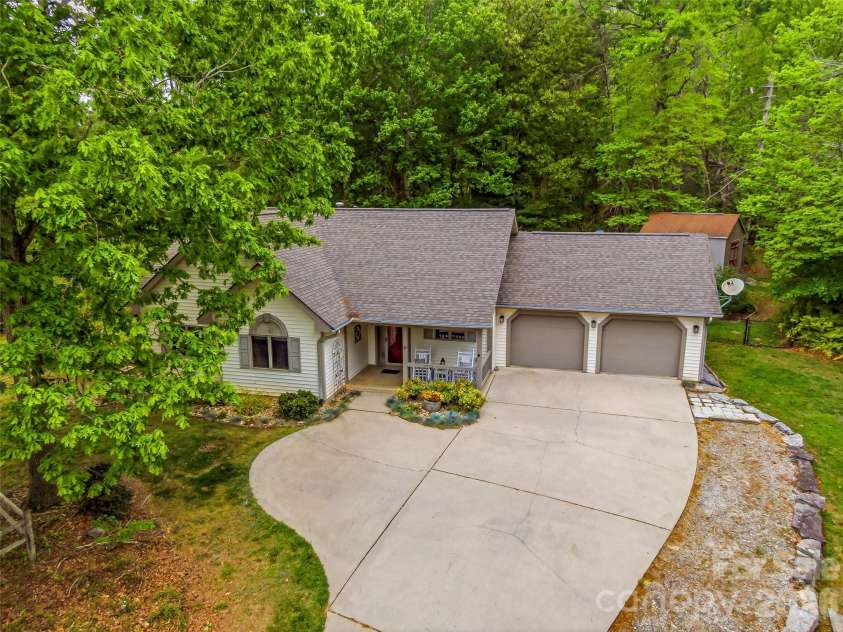 19 Doshia Lane, Fletcher, NC 28732.  MLS# CAR4376164, YatesRealty ID 17182. 