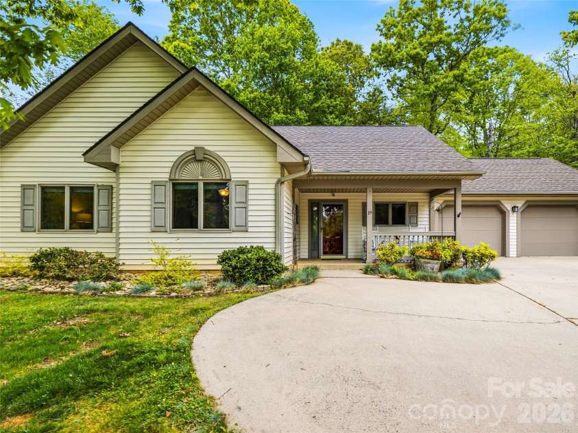 19 Doshia Lane, Fletcher, NC 28732.  MLS# CAR4376164, YatesRealty ID 17182. 