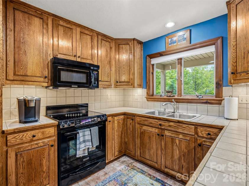 19 Doshia Lane, Fletcher, NC 28732.  MLS# CAR4376164, YatesRealty ID 17182. 