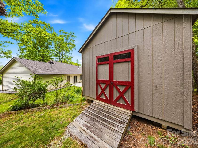 19 Doshia Lane, Fletcher, NC 28732.  MLS# CAR4376164, YatesRealty ID 17182. 