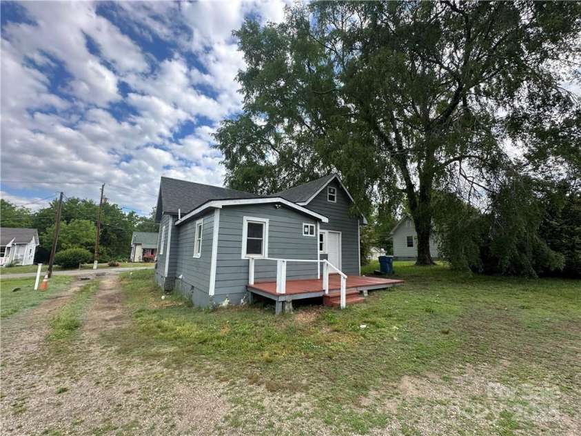 168 Grove Street, Mocksville, NC 27028.  MLS# CAR4258901, YatesRealty ID 17183. 
