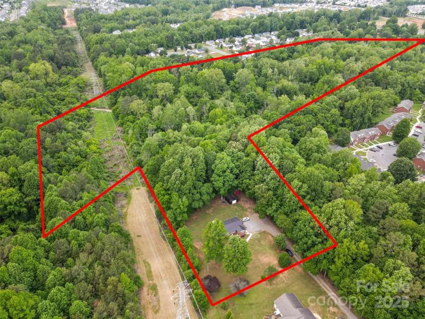 1792 Hoffman Road, Gastonia, NC 28054.  MLS# CAR4254076, YatesRealty ID 17184. Lot line are representative