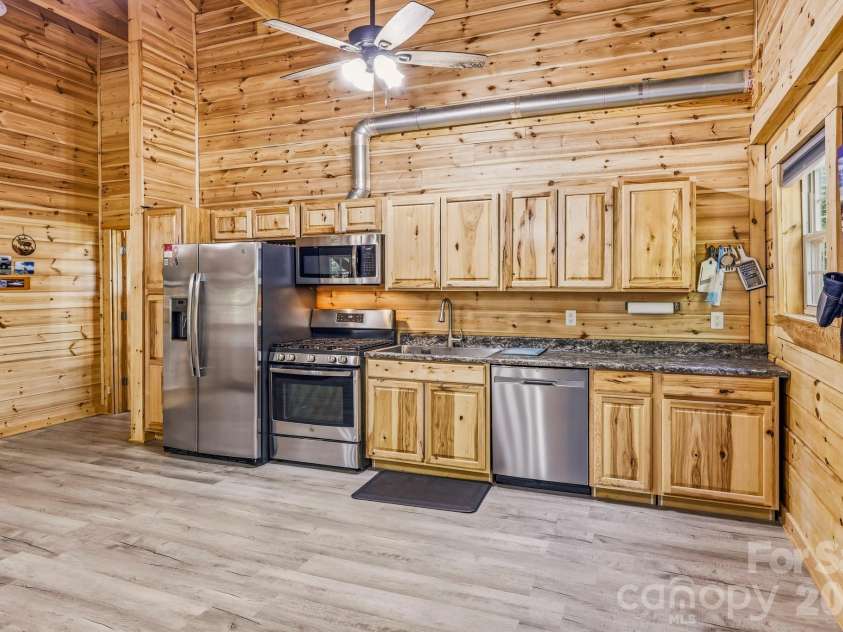 20 Laurel Cottage Lane, Black Mountain, NC 28711.  MLS# CAR4373122, YatesRealty ID 17184. 