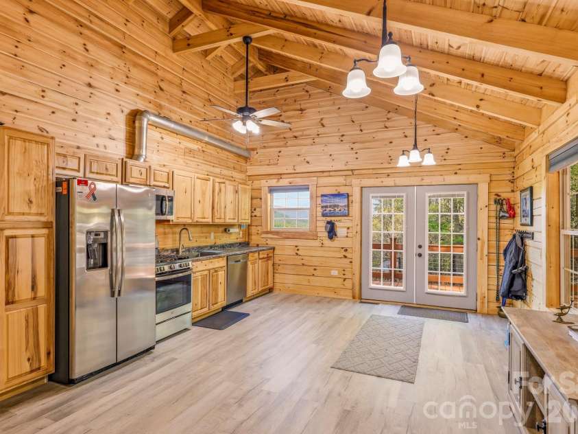 20 Laurel Cottage Lane, Black Mountain, NC 28711.  MLS# CAR4373122, YatesRealty ID 17184. 