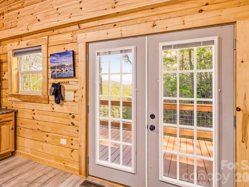 20 Laurel Cottage Lane, Black Mountain, NC 28711.  MLS# CAR4373122, YatesRealty ID 17184. 