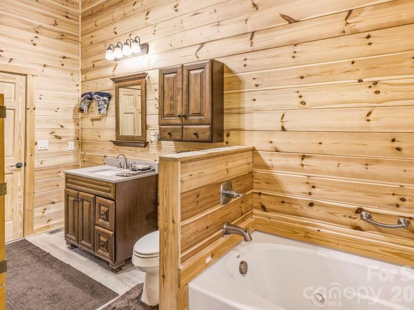 20 Laurel Cottage Lane, Black Mountain, NC 28711.  MLS# CAR4373122, YatesRealty ID 17184. 
