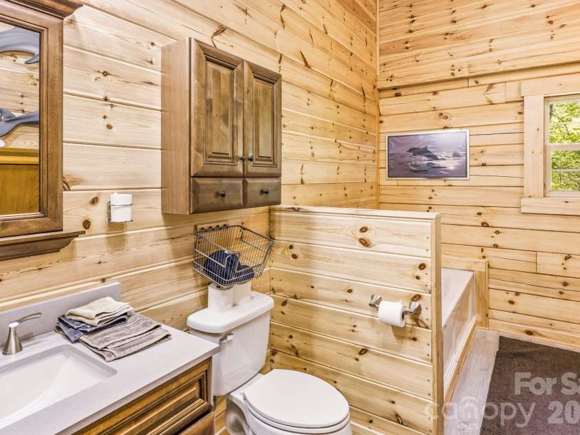 20 Laurel Cottage Lane, Black Mountain, NC 28711.  MLS# CAR4373122, YatesRealty ID 17184. 
