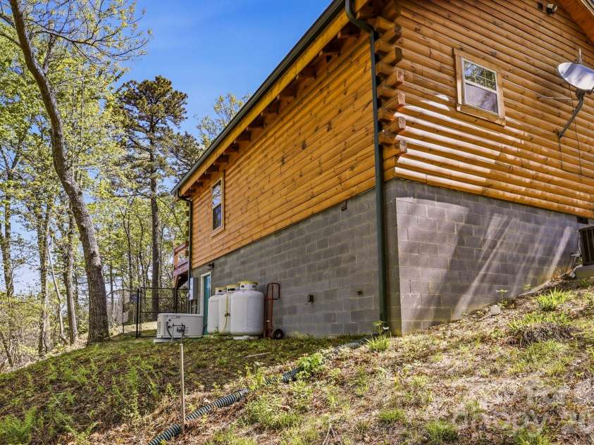 20 Laurel Cottage Lane, Black Mountain, NC 28711.  MLS# CAR4373122, YatesRealty ID 17184. 