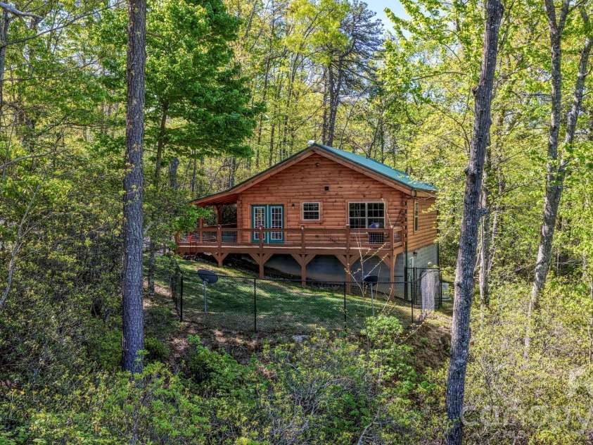 20 Laurel Cottage Lane, Black Mountain, NC 28711.  MLS# CAR4373122, YatesRealty ID 17184. 