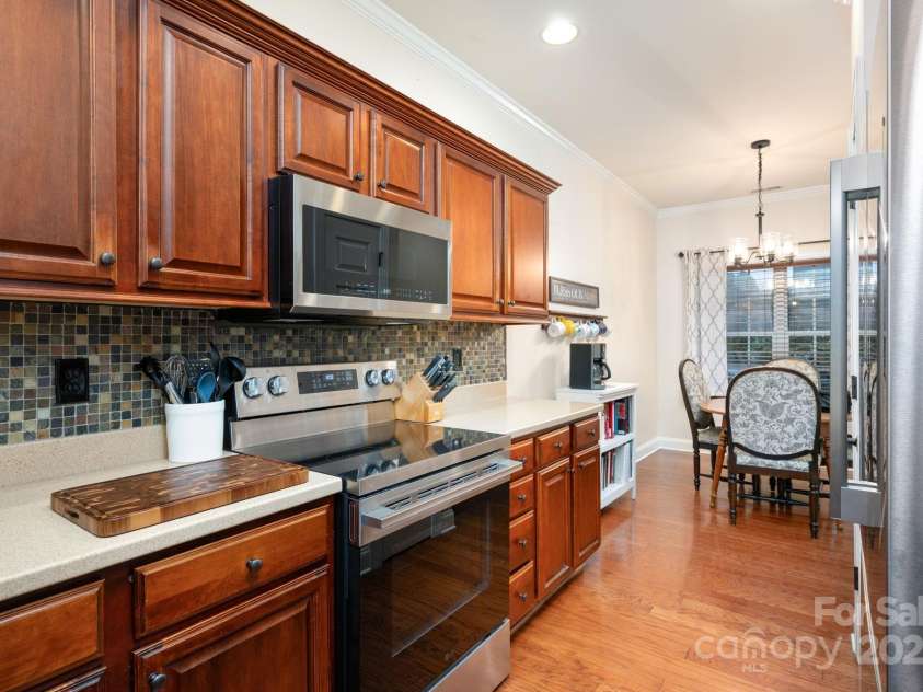 11 Dansford Lane, Arden, NC 28704.  MLS# CAR4295929, YatesRealty ID 17185. Beautiful Tile Backsplash and Upgraded Appliances