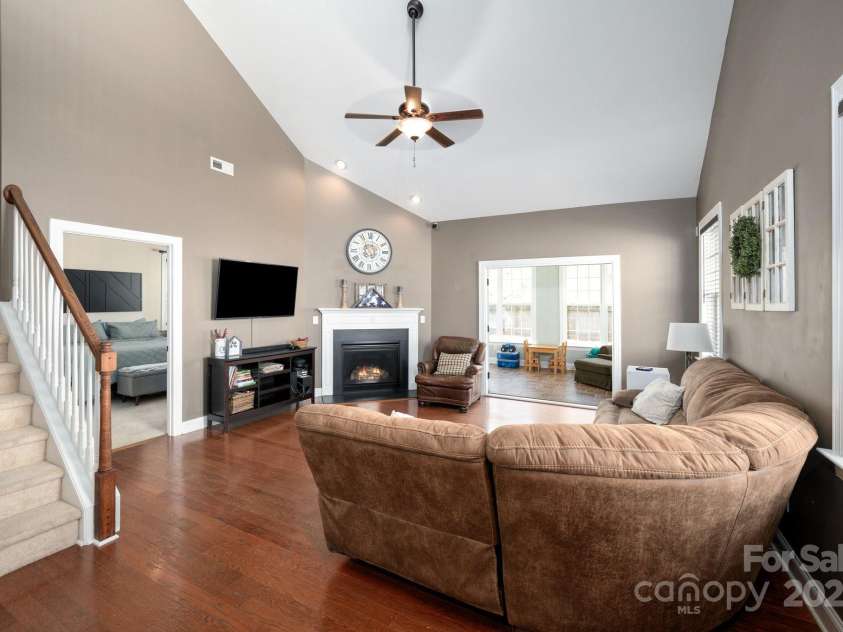 11 Dansford Lane, Arden, NC 28704.  MLS# CAR4295929, YatesRealty ID 17185. Living Room with Vaulted Ceiling