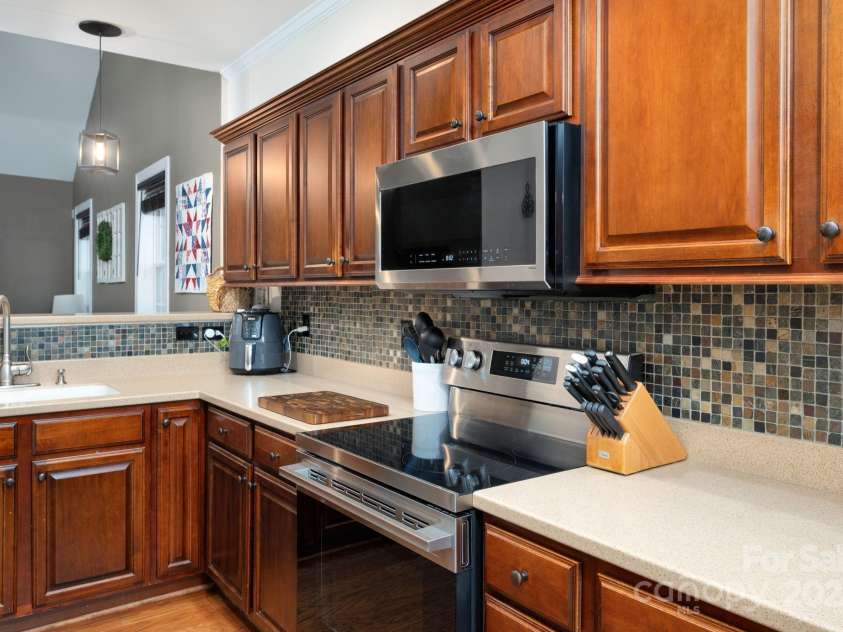11 Dansford Lane, Arden, NC 28704.  MLS# CAR4295929, YatesRealty ID 17185. Lots of Counter Space Includes a Breakfast Bar
