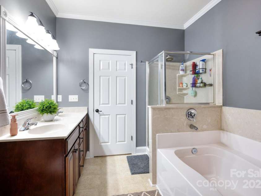 11 Dansford Lane, Arden, NC 28704.  MLS# CAR4295929, YatesRealty ID 17185. Soaking Tub and Walk-In Shower