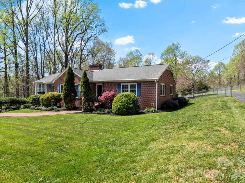 734 Oakland Drive, Elkin, NC 28621.  MLS# CAR4365449, YatesRealty ID 17186. 
